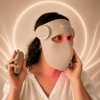 Femme utilisant le masque LED Kalyssi à domicile pour une séance de soin visage anti-âge.